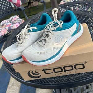 Topo Athletic Ultrafly 4 Sand/Ocean 8.5 Men’s